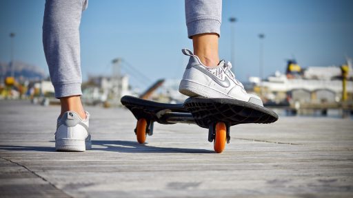 Nederlandse schaatsers op een overdekte ijsbaan tijdens een wedstrijd