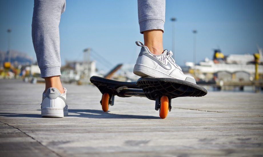 Nederlandse schaatsers op een overdekte ijsbaan tijdens een wedstrijd